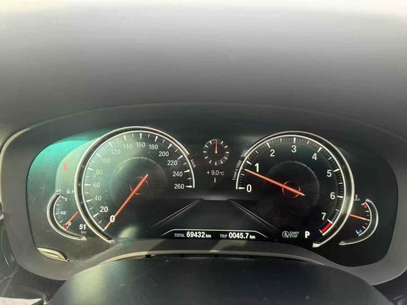 济宁18年宝马5系8