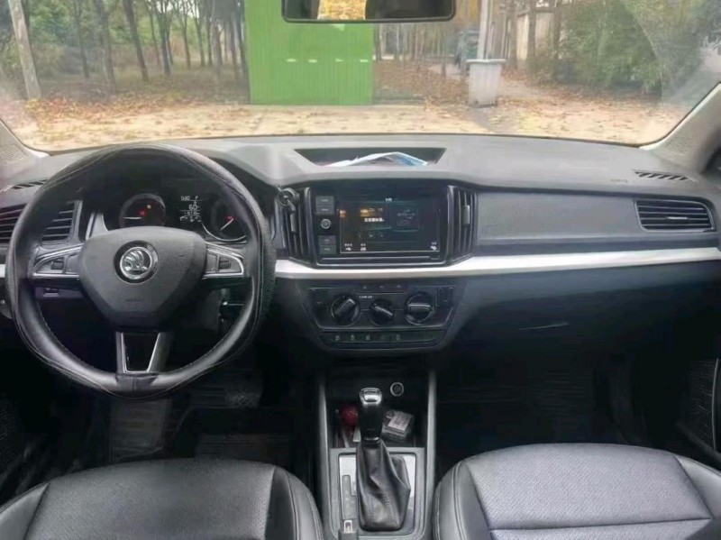 安阳18年斯柯达柯米克5