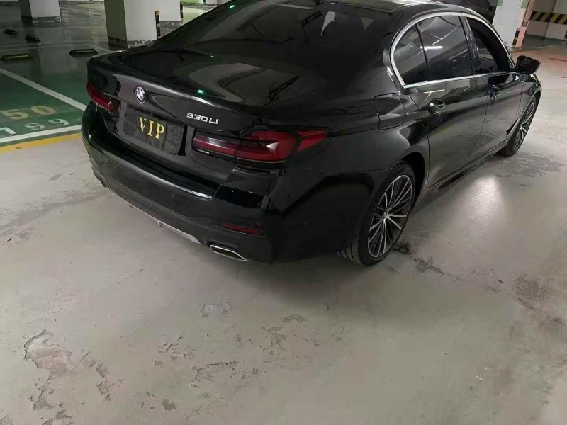 济宁24年宝马5系8