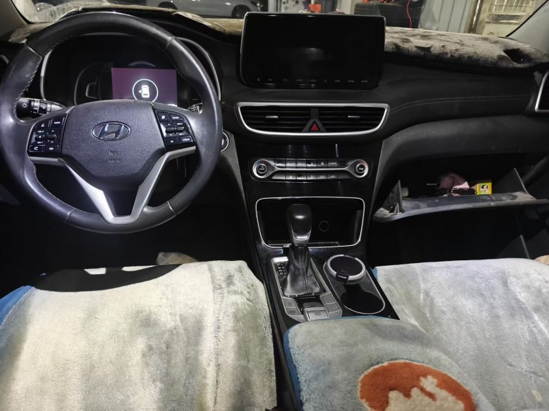 长沙20年现代途胜3