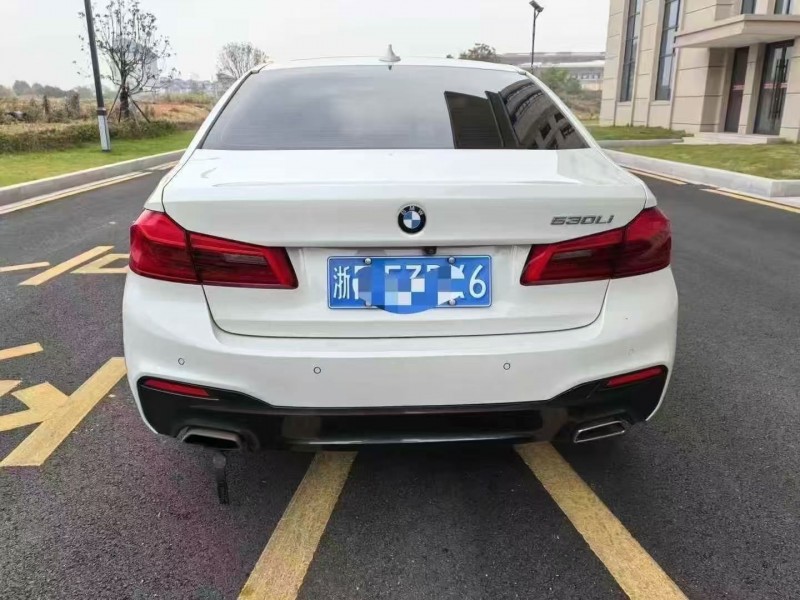 新余18年宝马5系9