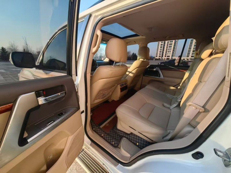 双鸭山13年丰田兰德酷路泽5