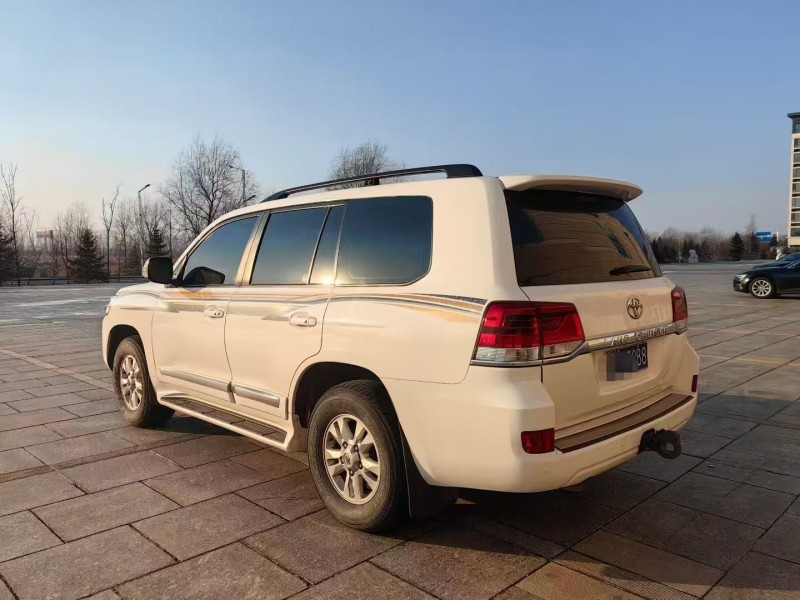 双鸭山13年丰田兰德酷路泽7