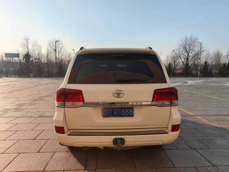 双鸭山13年丰田兰德酷路泽8