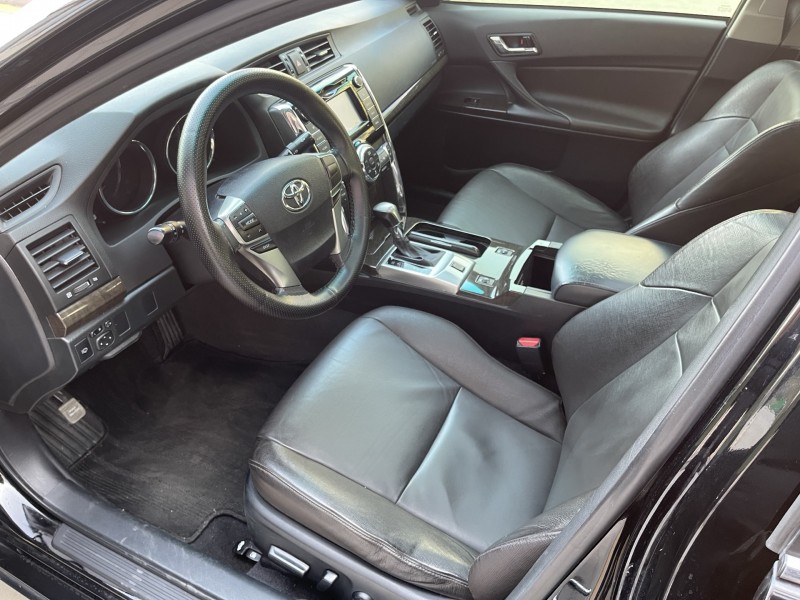 济宁17年丰田锐志4