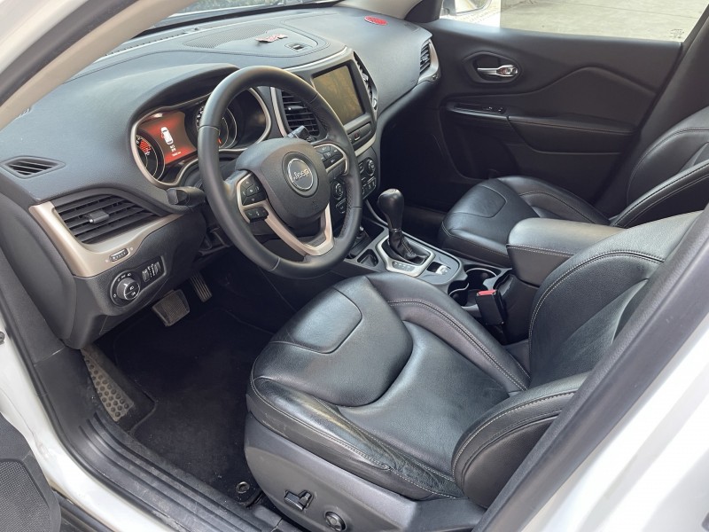 济宁17年Jeep自由光5