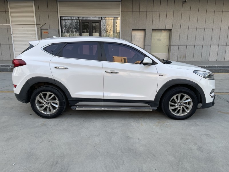 济宁16年现代途胜8