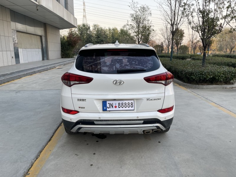 济宁16年现代途胜9