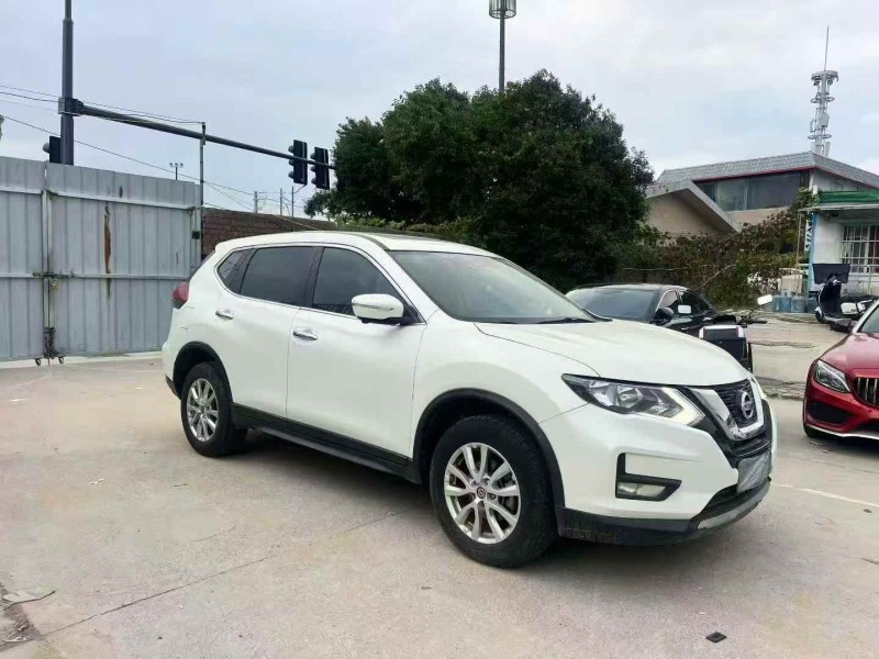 郑州21年日产奇骏3