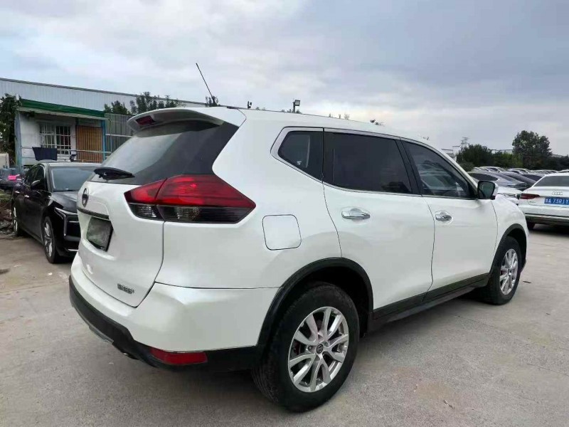 郑州21年日产奇骏4