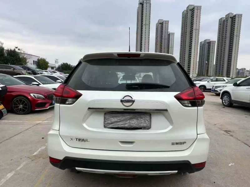 郑州21年日产奇骏5