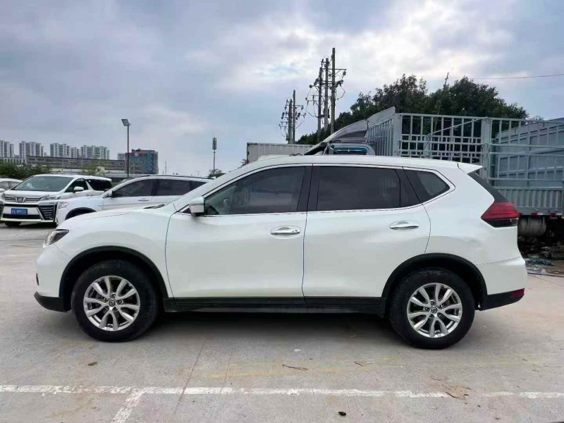 郑州21年日产奇骏6