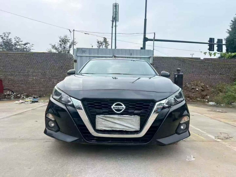 郑州21年日产天籁1