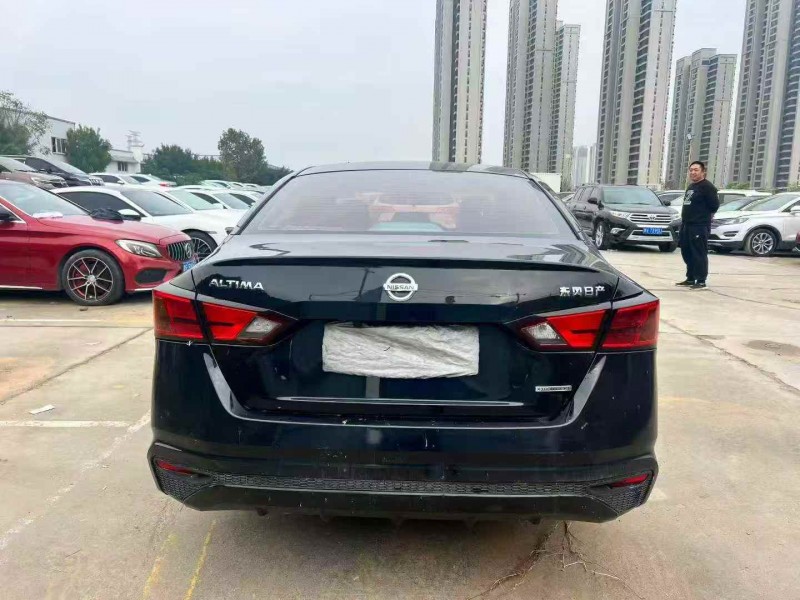 郑州21年日产天籁5