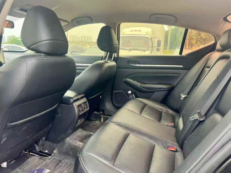 郑州21年日产天籁8