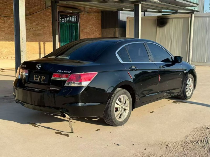 新乡11年本田雅阁7