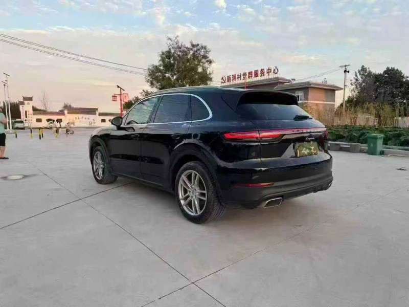 徐州19年保时捷卡宴8