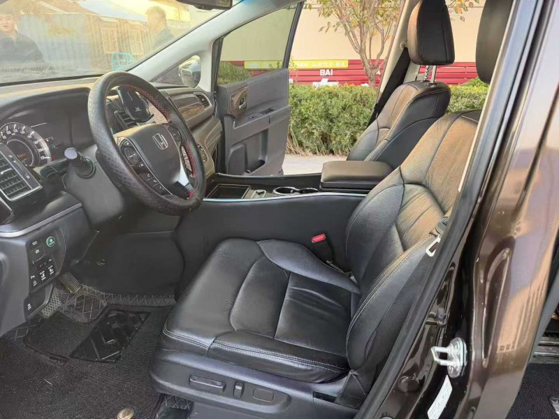 徐州18年本田艾力绅8