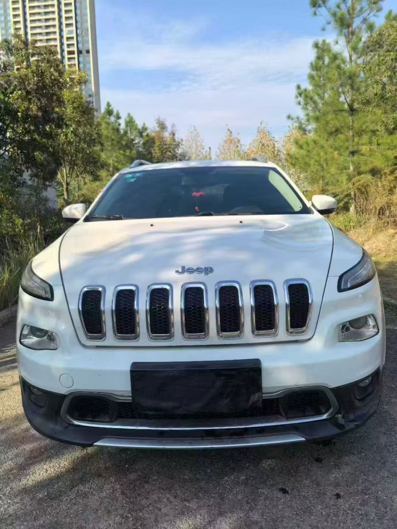 鄂州18年Jeep自由光1