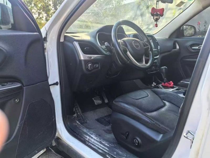 鄂州18年Jeep自由光5