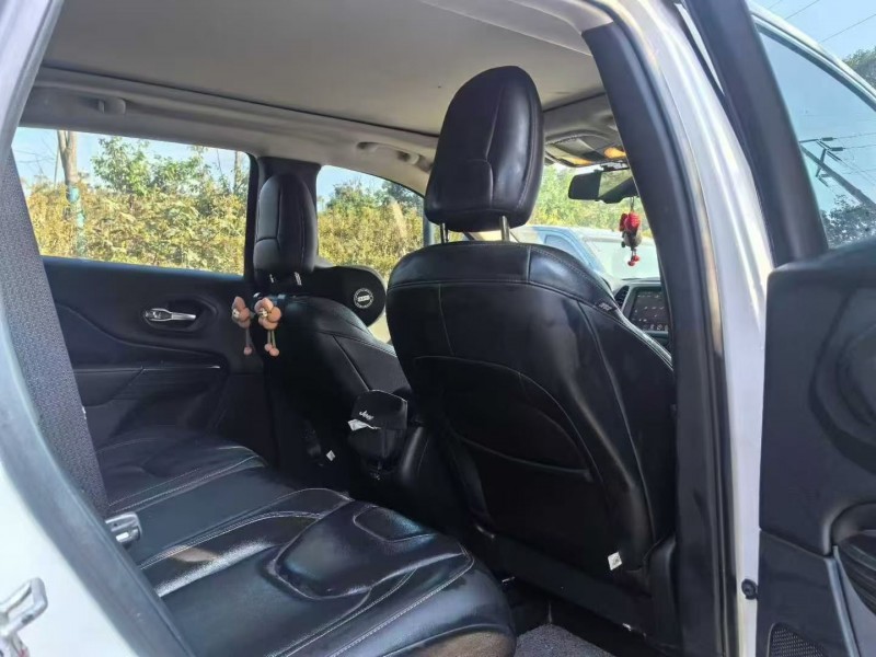 鄂州18年Jeep自由光7