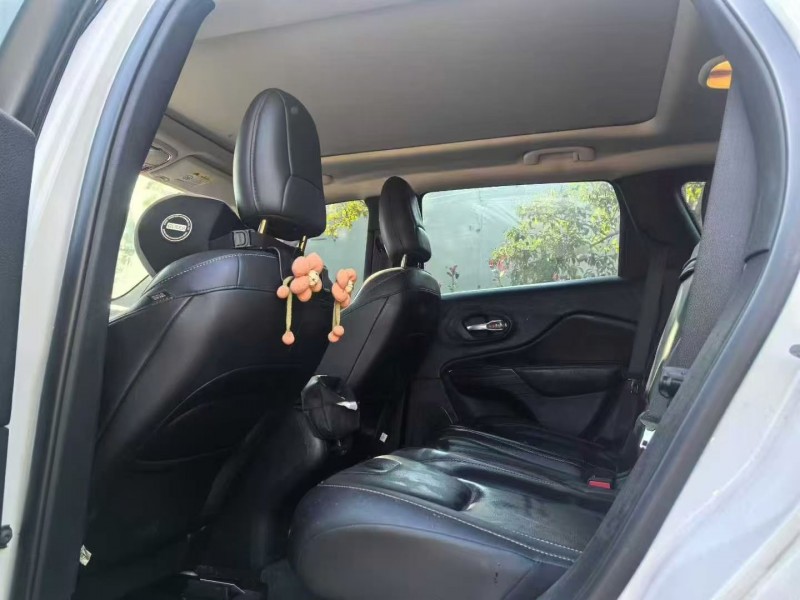 鄂州18年Jeep自由光8