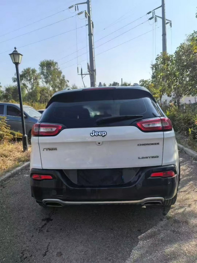 鄂州18年Jeep自由光9