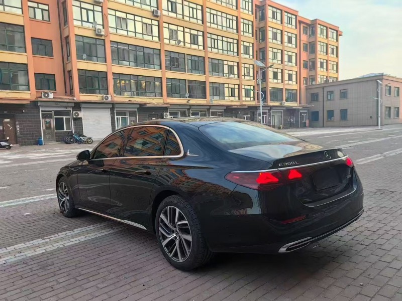 双鸭山24年奔驰E8