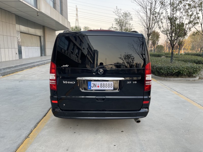 济宁13年奔驰唯雅诺9