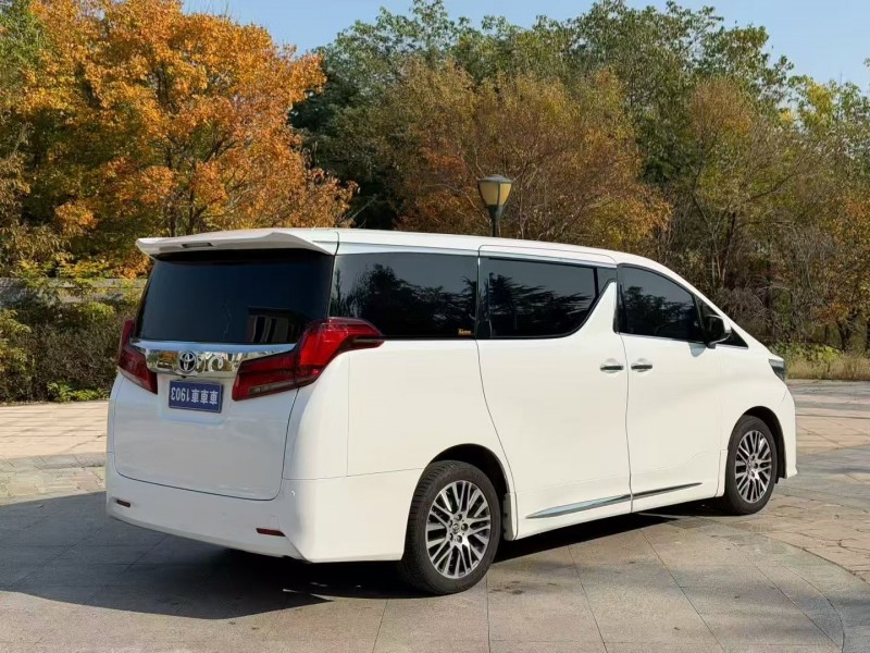 青岛17年丰田埃尔法8