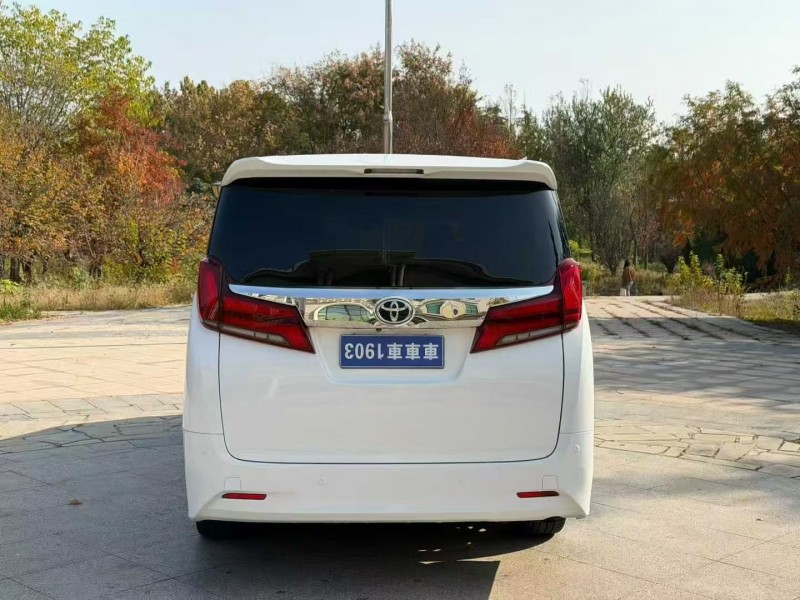 青岛17年丰田埃尔法9