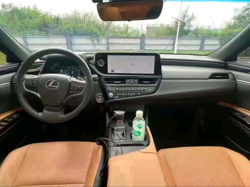 广州23年雷克萨斯ES8