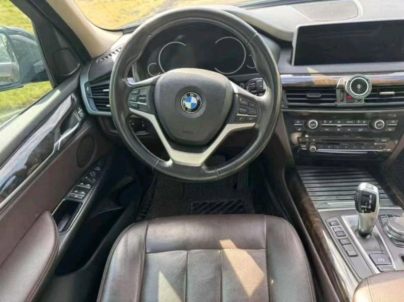 广州19年宝马X58