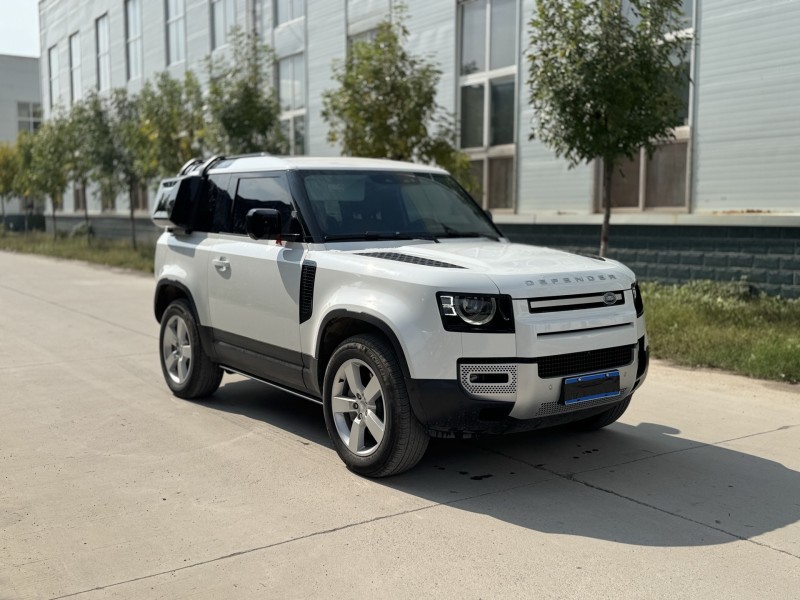 新乡24年路虎卫士2