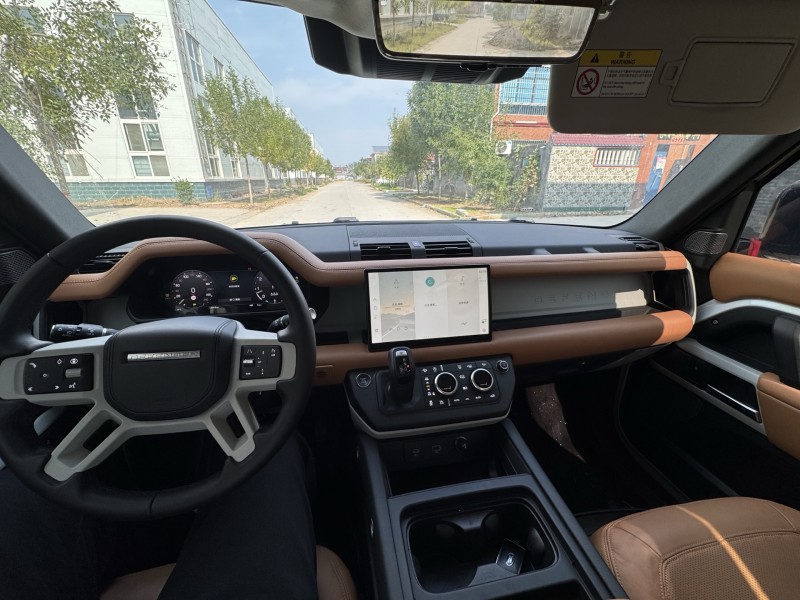 新乡24年路虎卫士8
