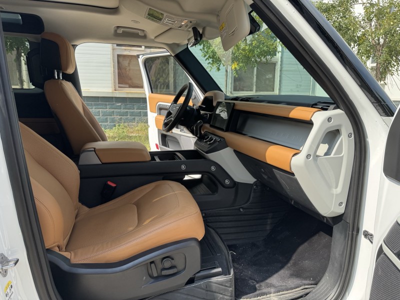 新乡24年路虎卫士9