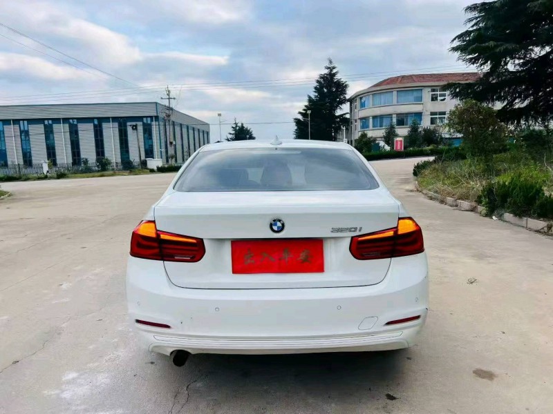 青岛16年宝马3系9