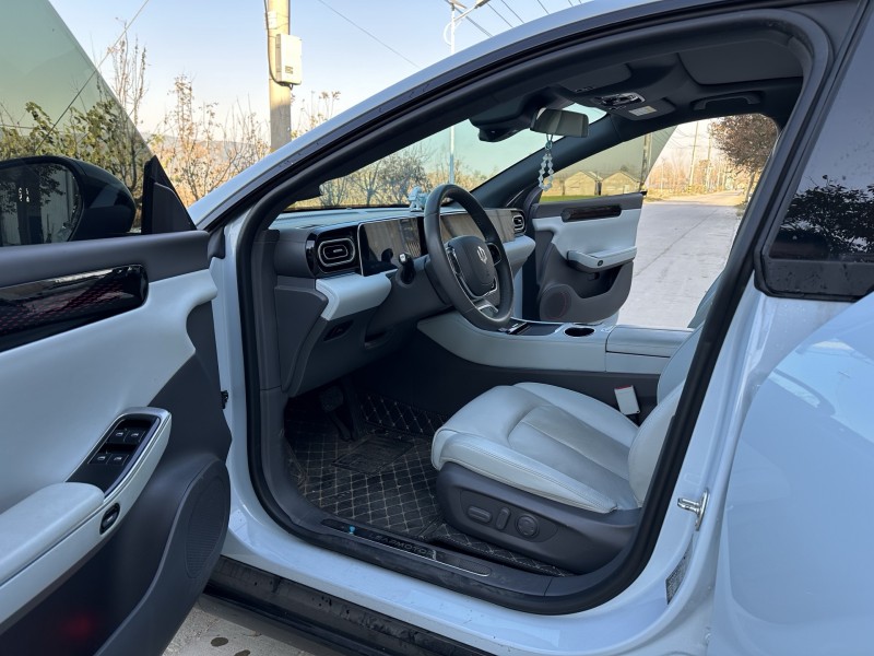 徐州23年零跑汽车C015