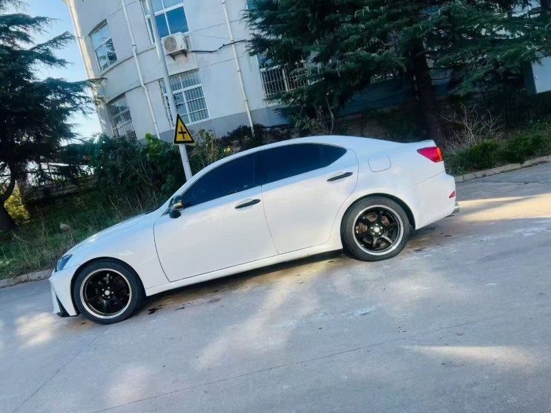 枣庄10年雷克萨斯IS3