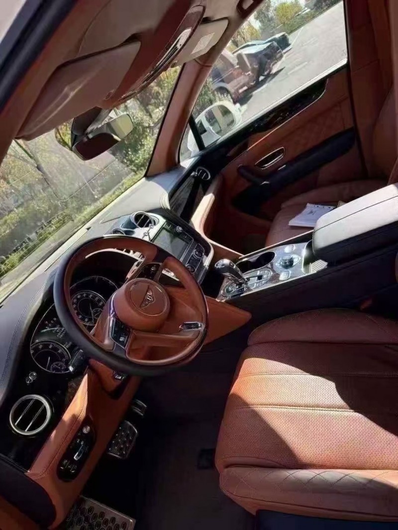 东营17年宾利添越4