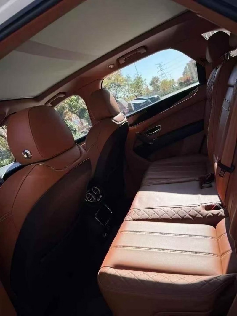 东营17年宾利添越5