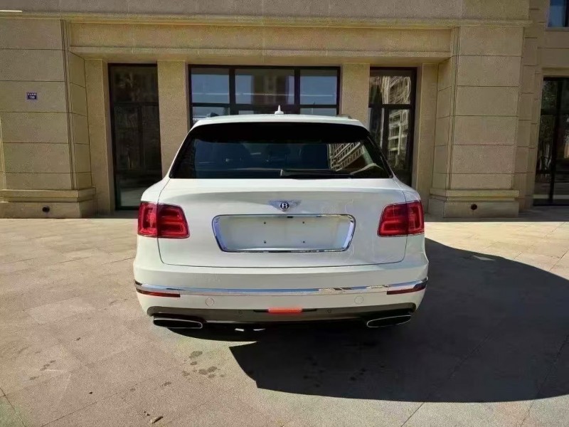 东营17年宾利添越9