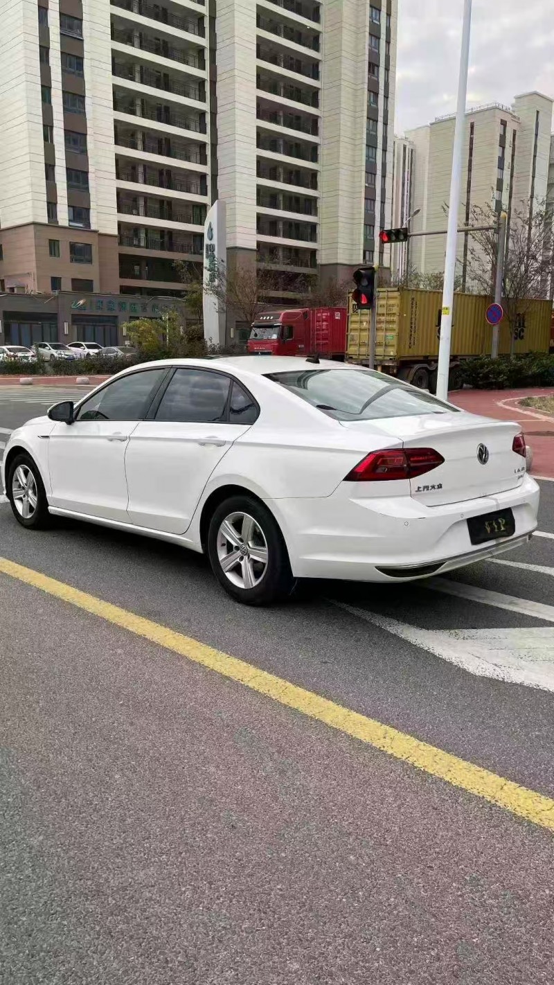 青岛20年大众凌渡8