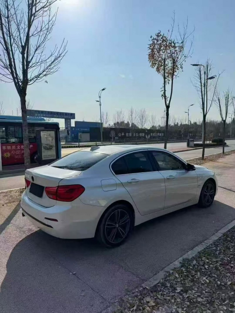 济宁18年宝马1系8
