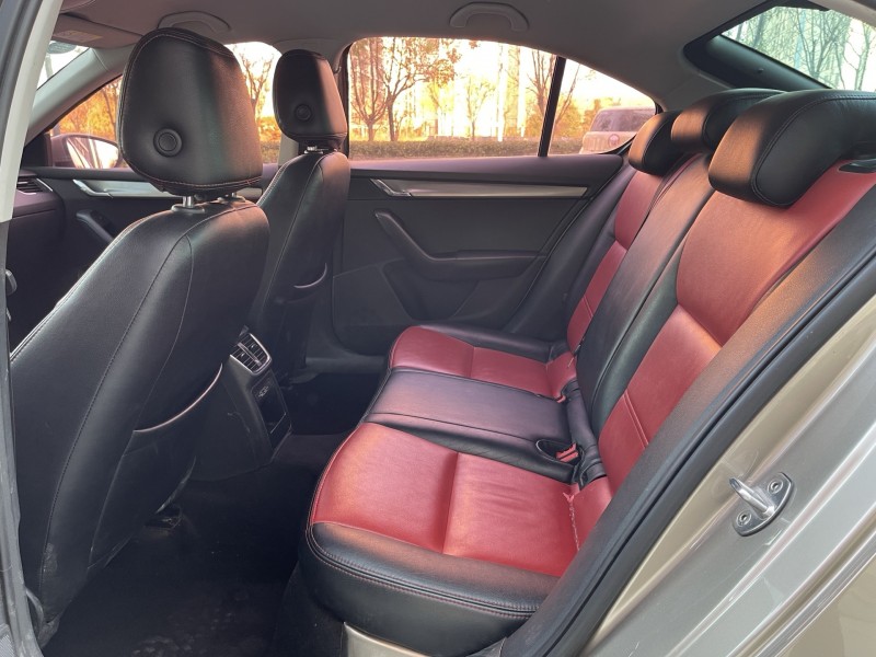 济宁18年斯柯达明锐5