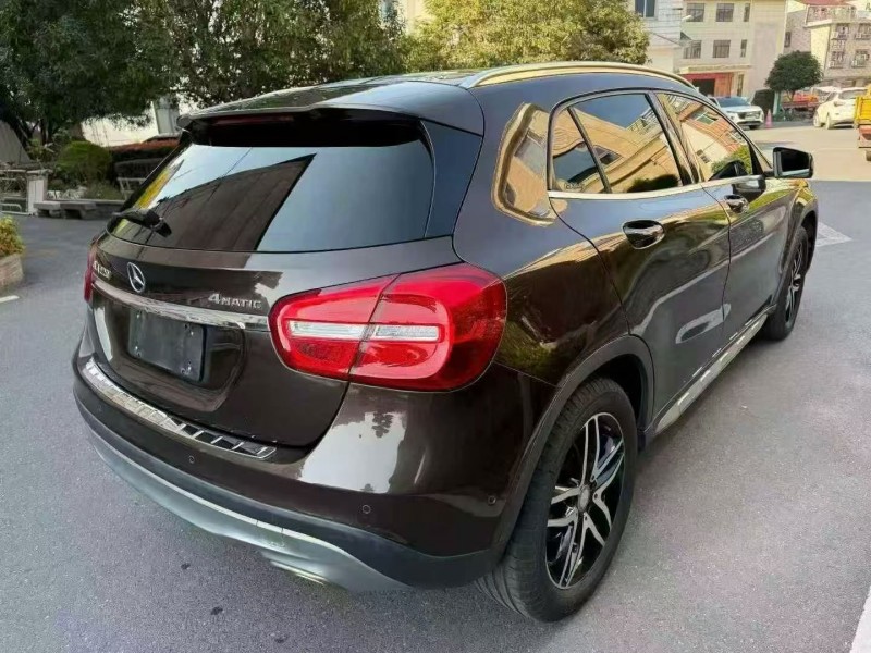 舟山17年奔驰GLA7