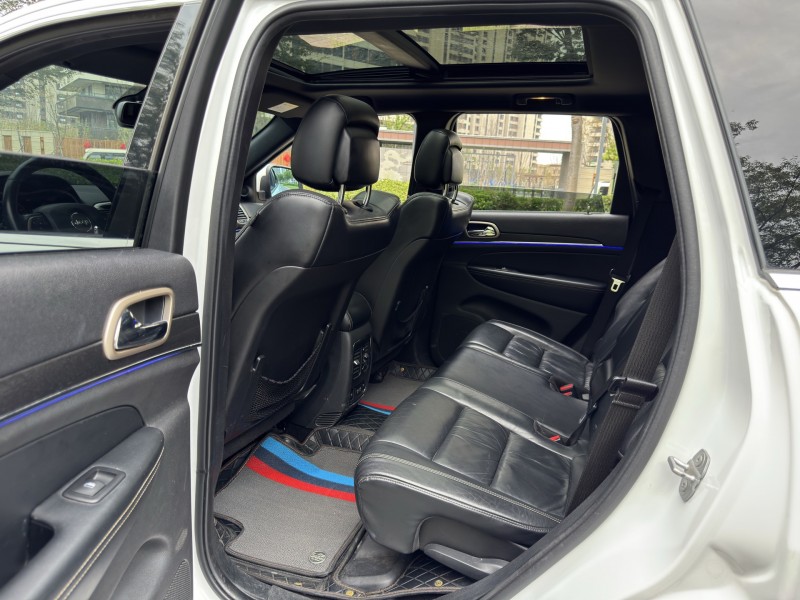 盐城15年Jeep大切诺基7