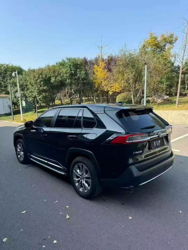 枣庄21年丰田威兰达8