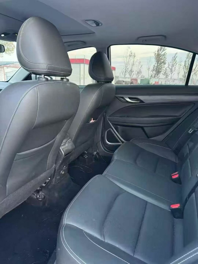 泰安21年吉利帝豪5