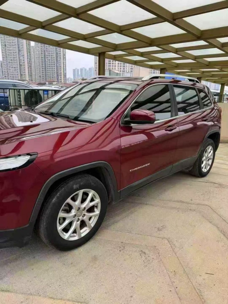 苏州17年Jeep自由光2